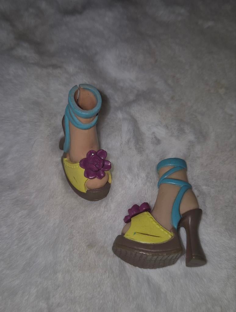 Barbie myscne jammin in jamaica kennedy, Verzamelen, Poppen, Ophalen of Verzenden, Gebruikt, Kleertjes