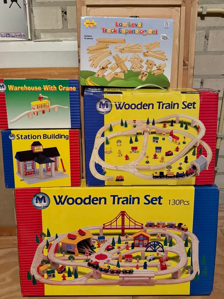 Zeer uitgebreide houten treinbaan met assecoires, Ophalen, Gebruikt, Duw- of Trekspeelgoed