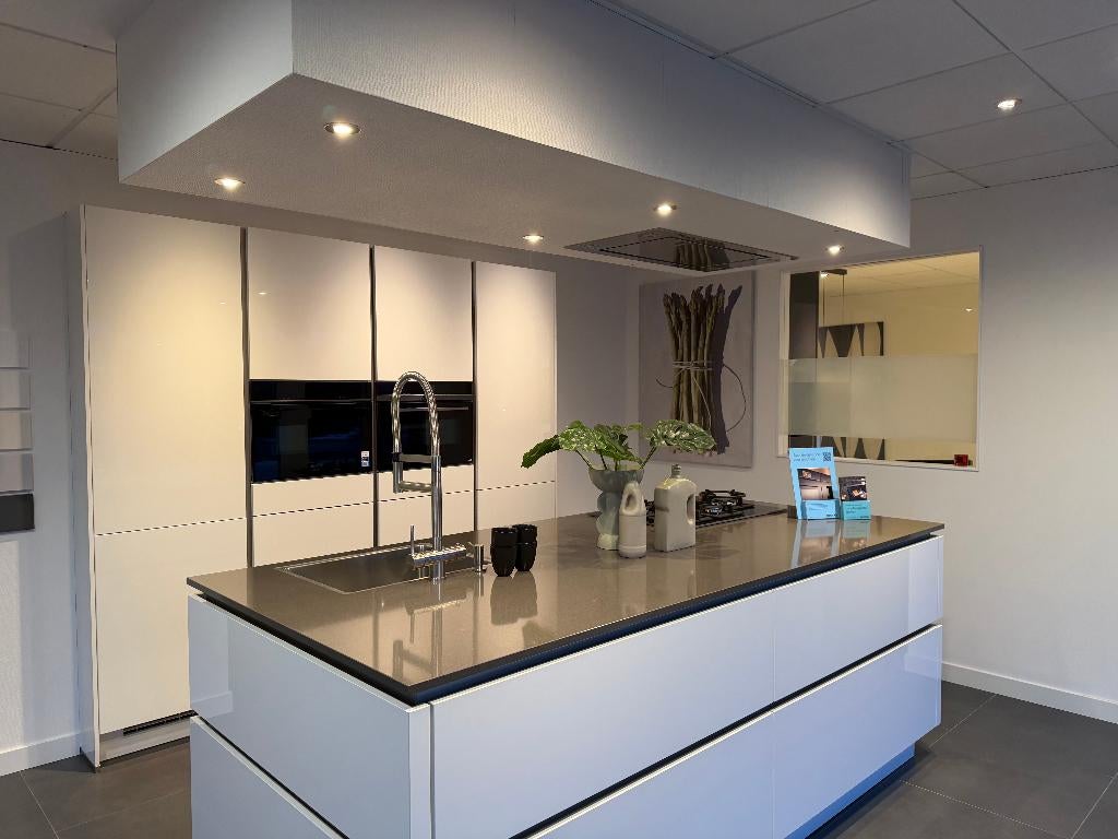 VE004 - Lido Showroomkeuken, Ophalen, Wit, Nieuw, Enkelwandige keuken