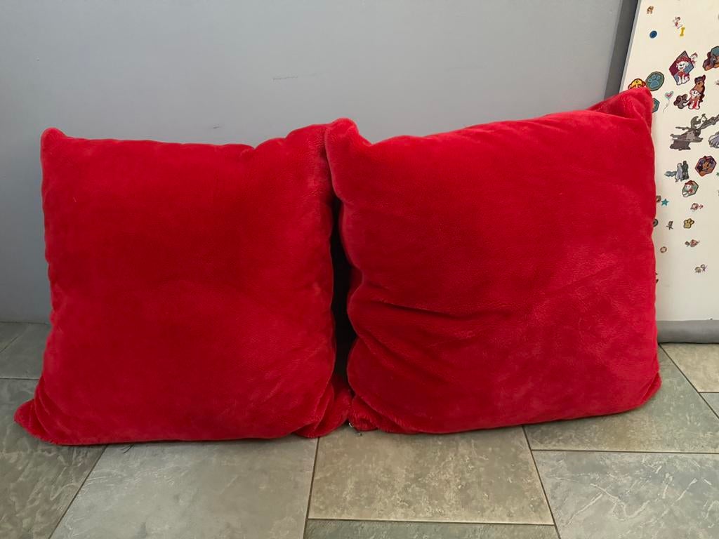 2 rode grote kussens 65x65, Ophalen, Zo goed als nieuw, Rood, Vierkant