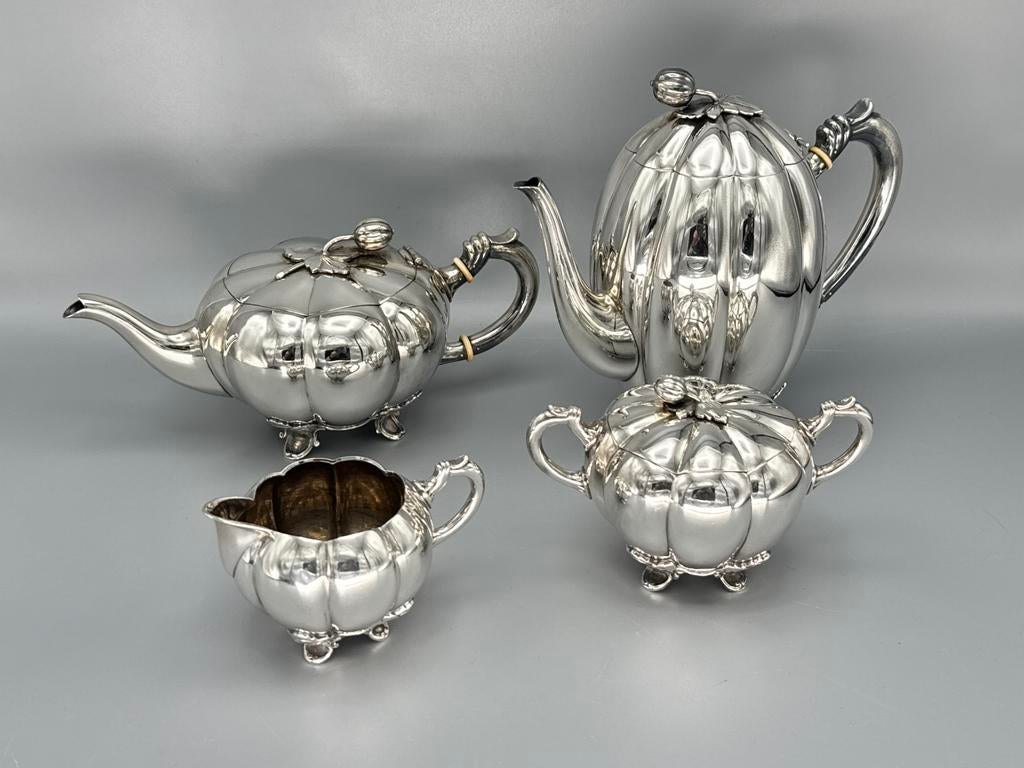 1e gehalte zilveren koffie- en theeservies, VKB, Meloen, Antiek en Kunst, Antiek | Goud en Zilver, Ophalen of Verzenden, Zilver