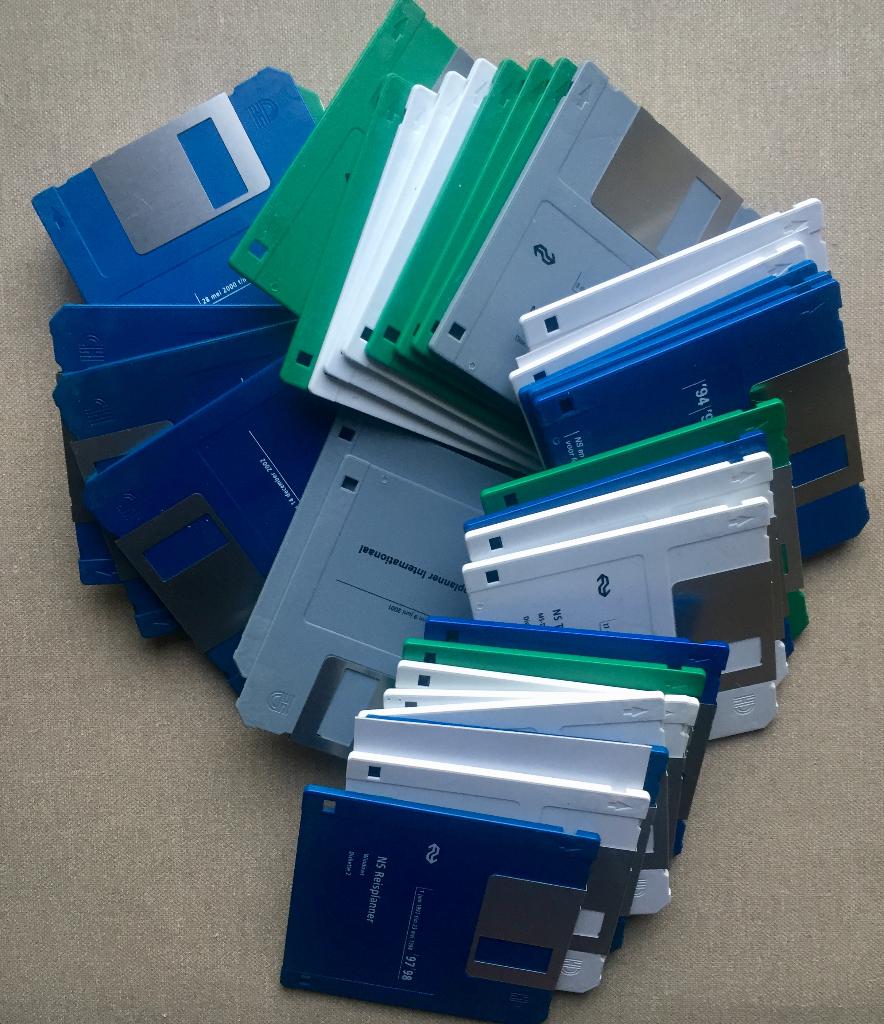 Partij floppy discs, 37 stuks, ongebruikt., Verzenden, Zo goed als nieuw, Overige typen, Herschrijfbaar
