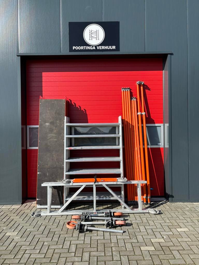 Altrex rolsteiger 5200 serie 10.2 m wh te koop, Ophalen of Verzenden, Zo goed als nieuw, Rolsteiger of Kamersteiger, 5 meter of hoger