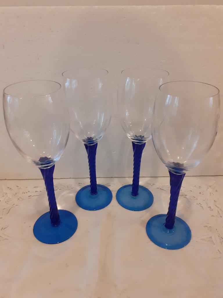 4 mooi geslepen wijnglazen met gedraaide kobaltblauwe voet, Ophalen of Verzenden