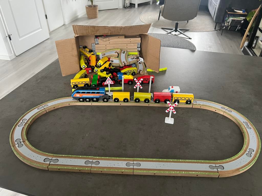 Houten treinbaan met elektrisch Brio Smart Tech treintje, Ophalen of Verzenden, Gebruikt, Overige typen