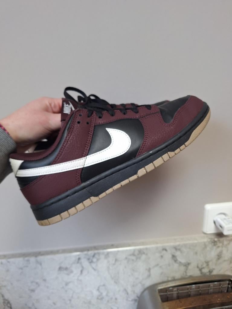 Nike dunk low Sneakers Bordeaux Maat 40.5 - Unisex, Kleding | Dames, Nike, Ophalen of Verzenden, Sneakers of Gympen, Gedragen