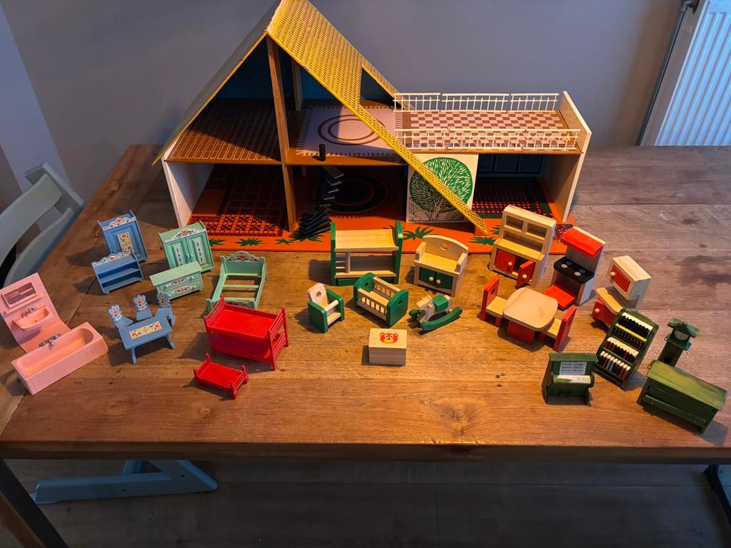 Houten retro poppenhuis inclusief diverse meubeltjes, Ophalen of Verzenden, Gebruikt