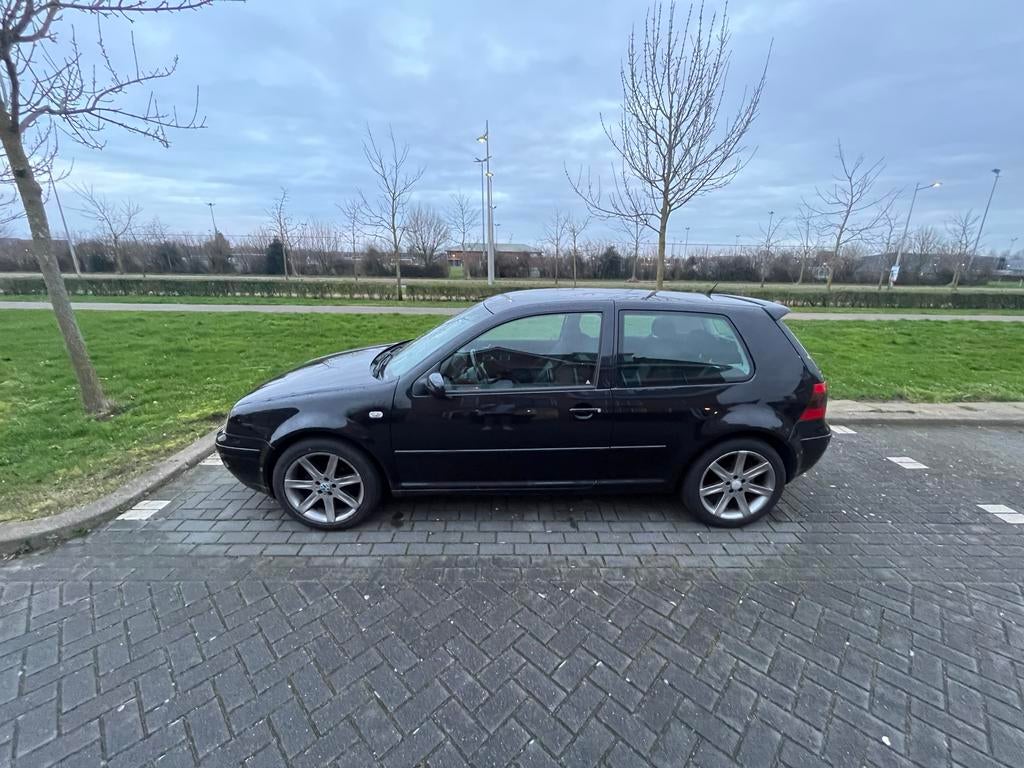 Volkswagen Golf IV 1.6 77KW 2003 Zwart, Auto's, Voorwielaandrijving, 4 cilinders, 1200 kg, Handgeschakeld