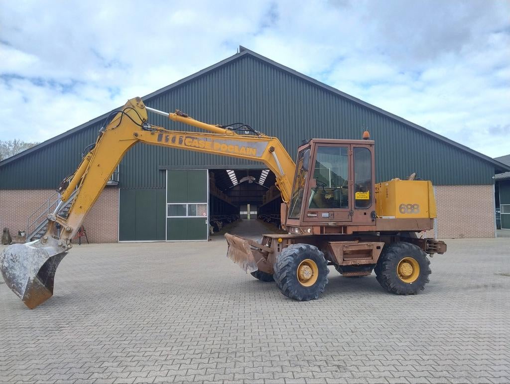 Case poclain 688p (bj1990), Zakelijke goederen, Machines en Bouw | Kranen en Graafmachines, Ophalen of Verzenden, Wiellader of Shovel
