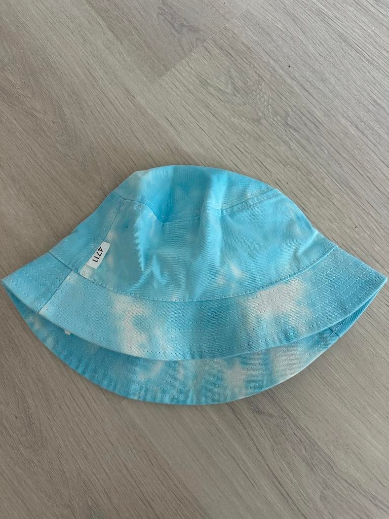 Lichtblauwe tie dye bucket hat, Ophalen of Verzenden, Zo goed als nieuw, One size fits all, Hoed