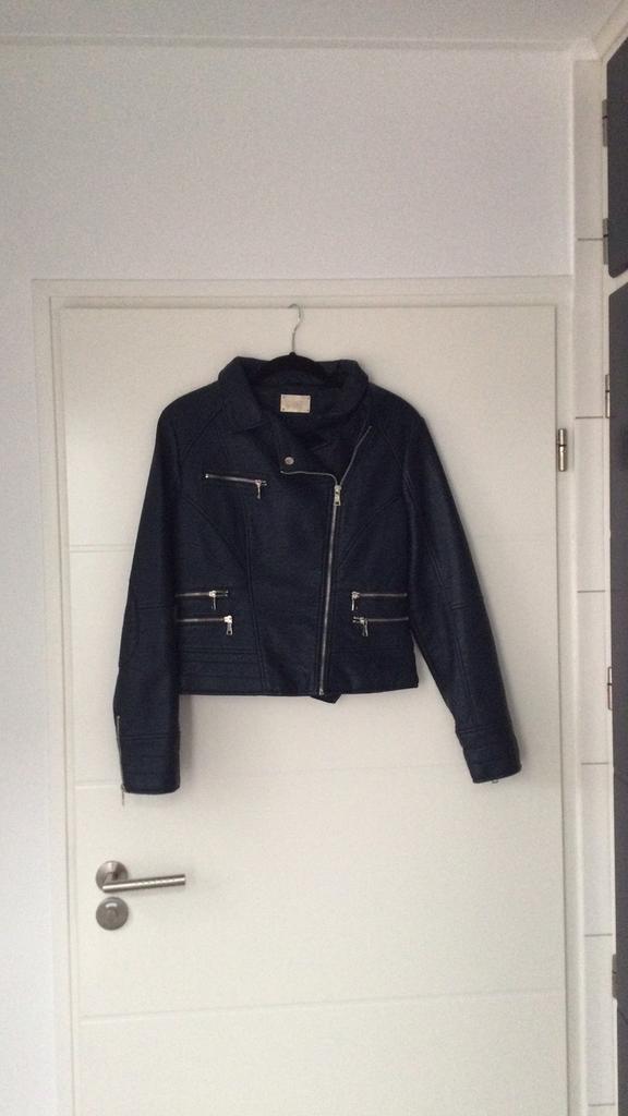 F&P donker blauw jasje maat L, Kleding | Dames, Jasjes, Kostuums en Pakken, Ophalen of Verzenden, Zo goed als nieuw, Maat 42/44 (L)
