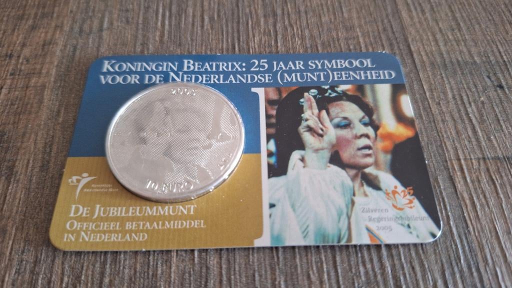 Zilveren 10 euro munt Koningin Beatrix 25 jaar coincard 2005, Postzegels en Munten, Munten | Nederland, Koningin Beatrix, Zilver