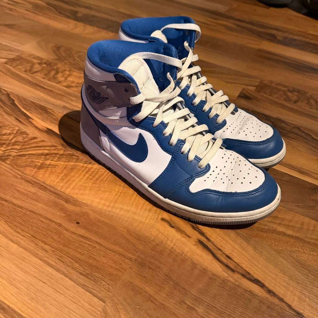 Nike Air Jordan 1 Mid - Blauw/Wit, Kleding | Heren, Schoenen, Gedragen, Sneakers of Gympen, Blauw, Ophalen of Verzenden