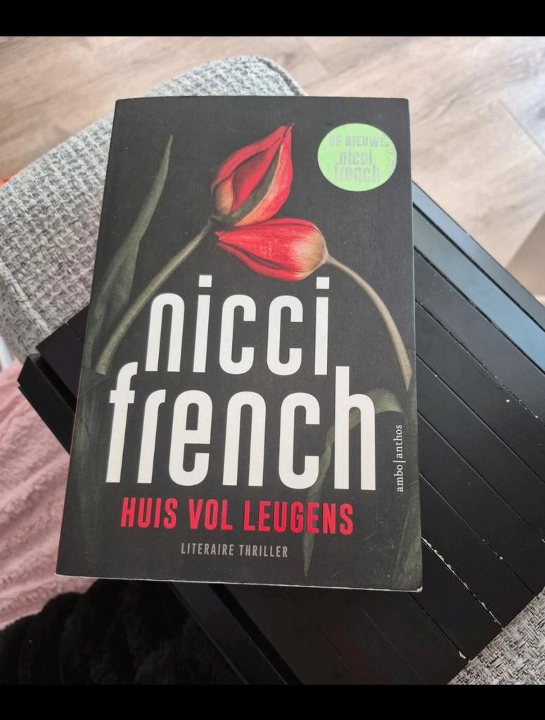 Huis vol leugens - Nicci French, Ophalen of Verzenden, Gelezen