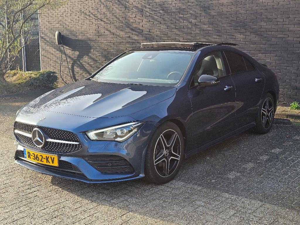Mercedes-Benz CLA 180 136pk 7G-DCT 2022 Blauw, Auto's, Mercedes-Benz, CLA, Blauw, Alcantara, Grijs