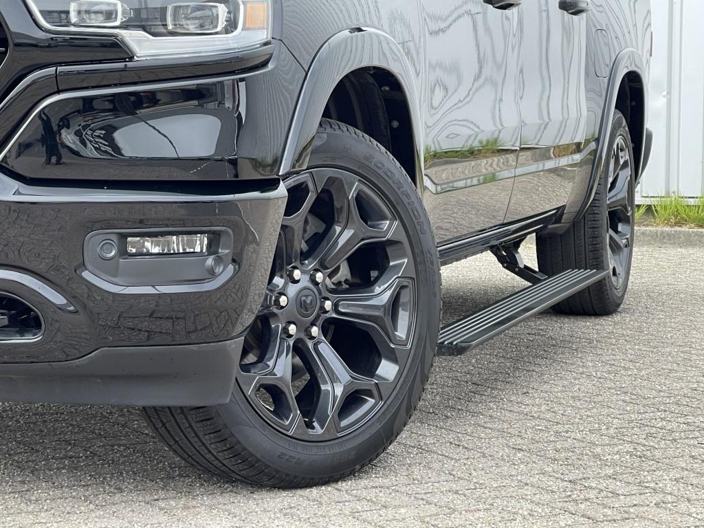 Dodge Ram 1500 pick up 4x4 Crew Cab Longhorn (bj 2018), Auto's, Automaat, Gebruikt, Zwart, RAM 1500