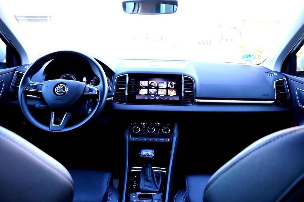 Skoda KAROQ 1.5 TSI ACT Style AUT LED/CAM/S18/LEER/NAVI/PANO, 12 maanden, 4 cilinders, Wit, 690 kg