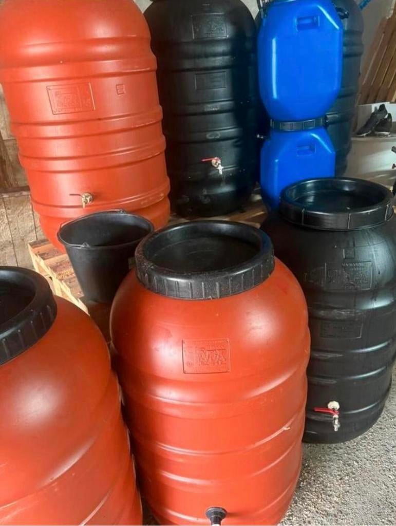 Voorraad regenton va €10 regentonnen barrels vaten 220 liter, 150 liter of meer, Ophalen, Gebruikt, Kunststof