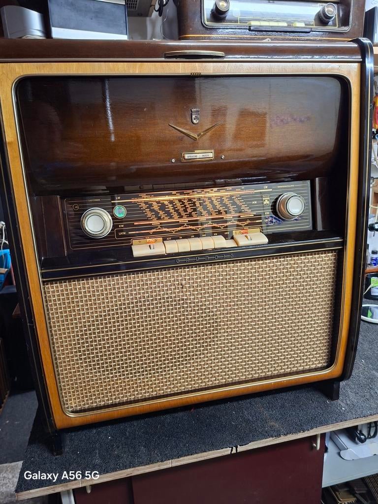 Aangeboden prachtig radiomeubel van gründig lees verder, Ophalen of Verzenden