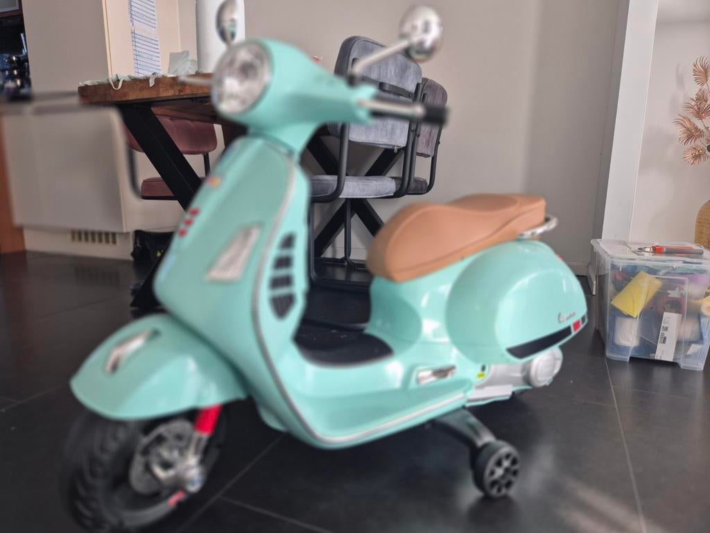 Kinder Vespa (3-6 jaar) - Zo goed als nieuw, Kinderen en Baby's, Speelgoed | Speelgoedvoertuigen, Ophalen, Zo goed als nieuw