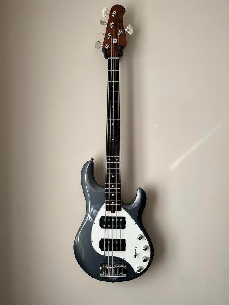 Sterling Musicman Stingray 35HH 5-snarige basgitaar - Grijs, Muziek en Instrumenten, Ophalen, Zo goed als nieuw, Elektrisch, 5-snarig