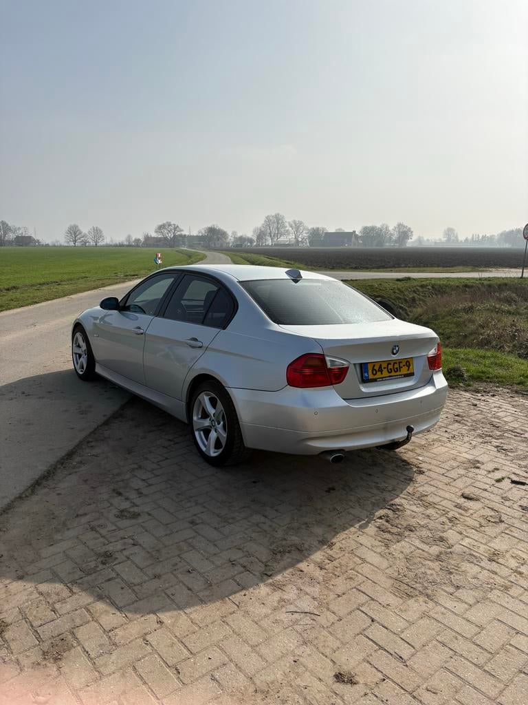 BMW 3-Serie 2.0 I 318 2007 Grijs, Achterwielaandrijving, 4 cilinders, 129 pk, 14 km/l