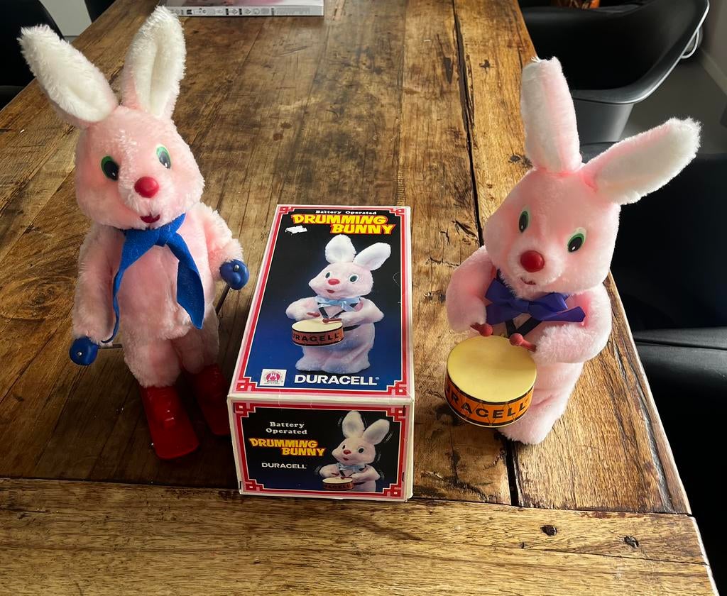 2 originele Duracell konijnen, Antiek en Kunst, Ophalen of Verzenden