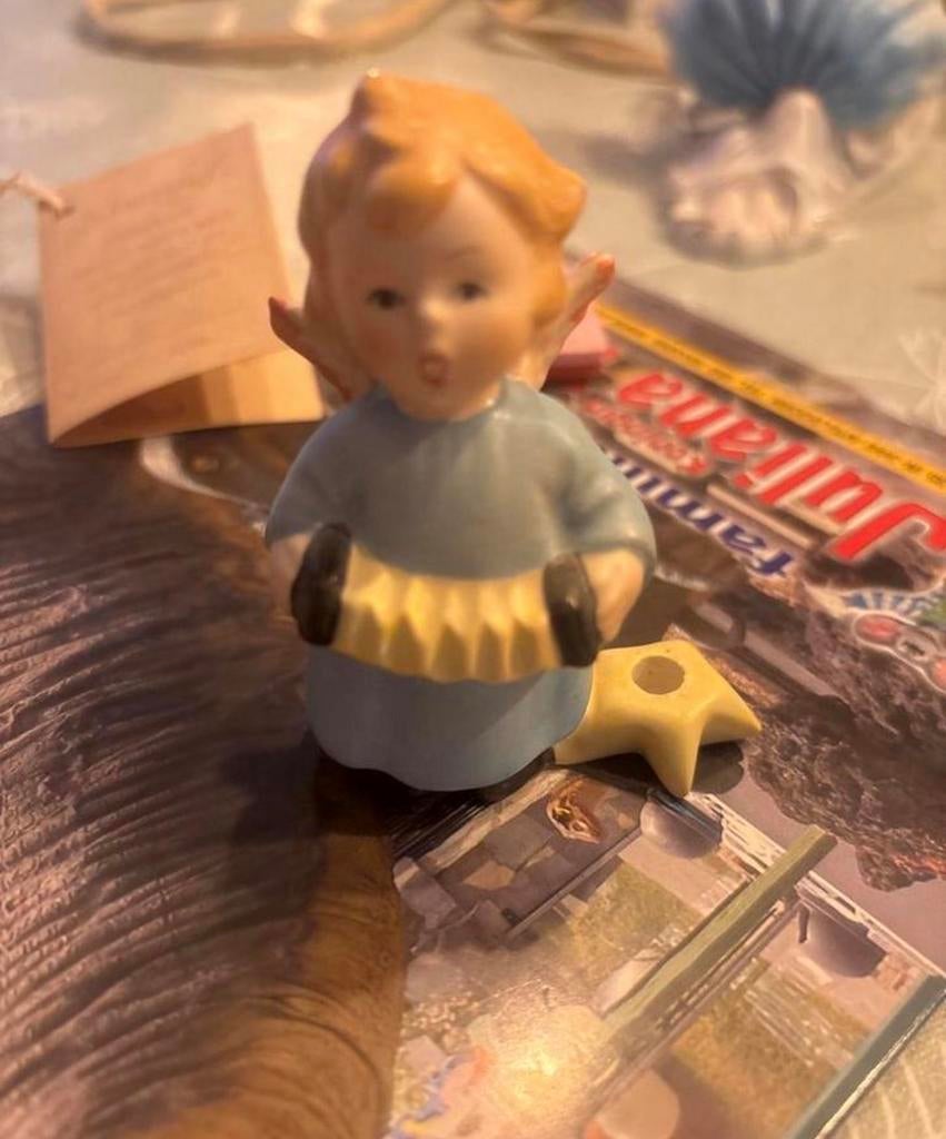 M.I. Hummel Engel met Accordeon Beeldje, Verzamelen, Beelden en Beeldjes, Ophalen of Verzenden, Zo goed als nieuw, Hummel