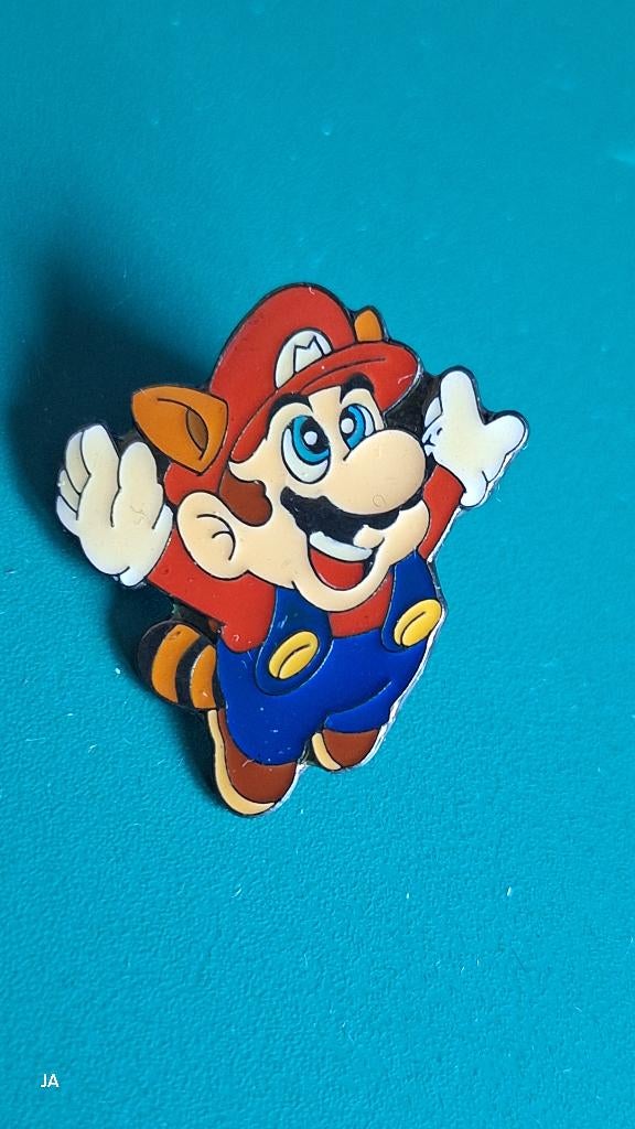 Super Mario brothers pin   80s, Ophalen of Verzenden, Nieuw, Figuurtje, Speldje of Pin