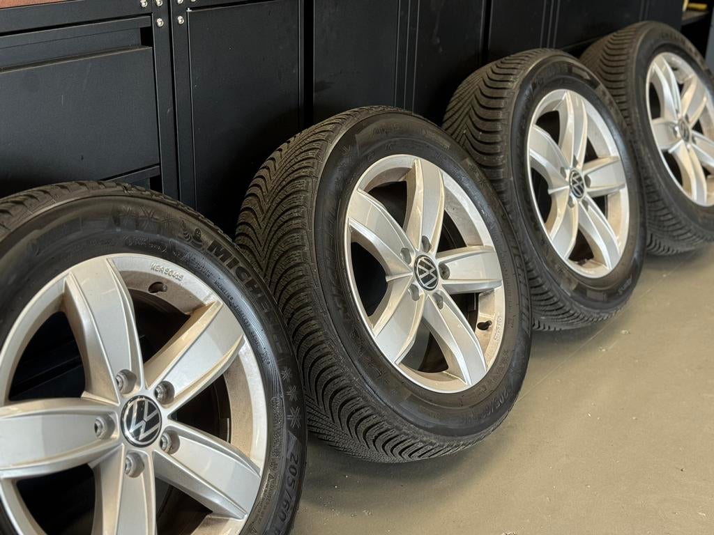 originele winterset volkswagen t roc corvara 205 60 16, Ophalen, Gebruikt, 16 inch, Banden en Velgen