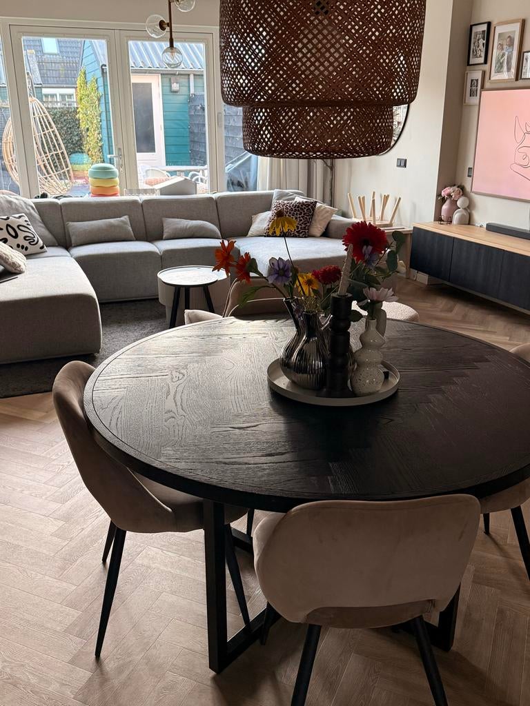 Ronde eettafel 140cm eiken zwart visgraat, Huis en Inrichting, Tafels | Eettafels, Ophalen, Gebruikt, 100 tot 150 cm, Vier personen
