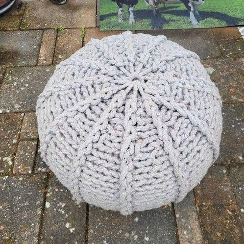 2 x poef en zitje/tafeltje, Ophalen, Rond, Minder dan 50 cm, Minder dan 50 cm