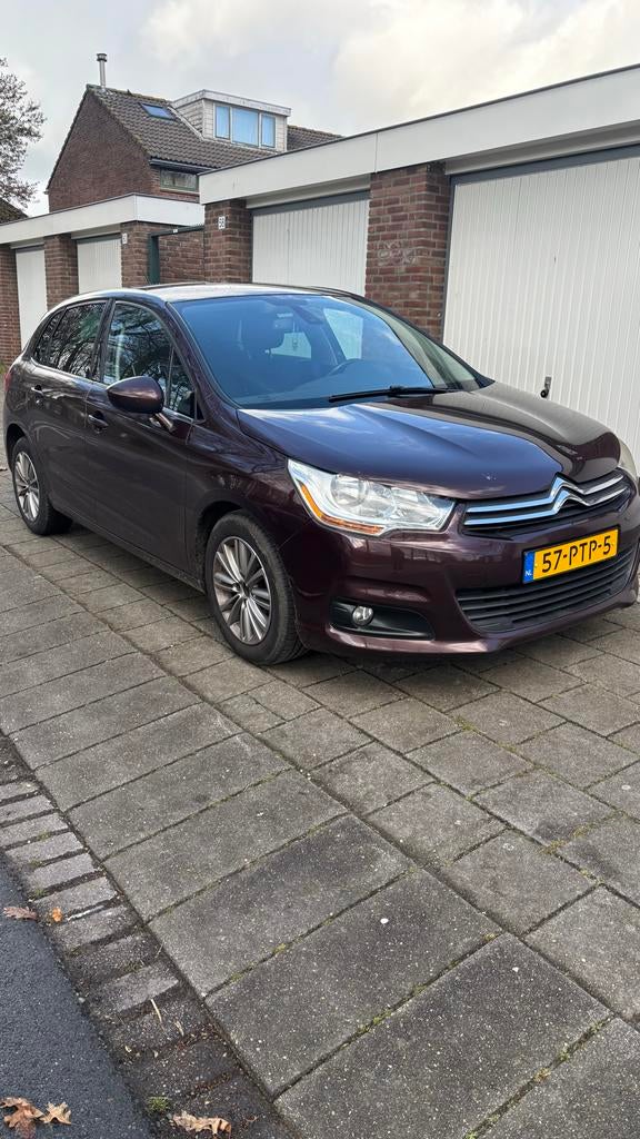 Citroën C4 1.6 VTI Berline 2011 Rood, Auto's, Citroën, Voorwielaandrijving, 1550 kg, 4 cilinders, Origineel Nederlands
