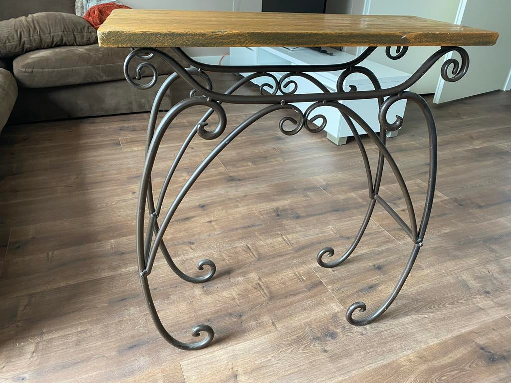 Bijzettafel met smeedijzeren onderstel en houten blad, Ophalen, Gebruikt, 50 tot 100 cm, Overige houtsoorten