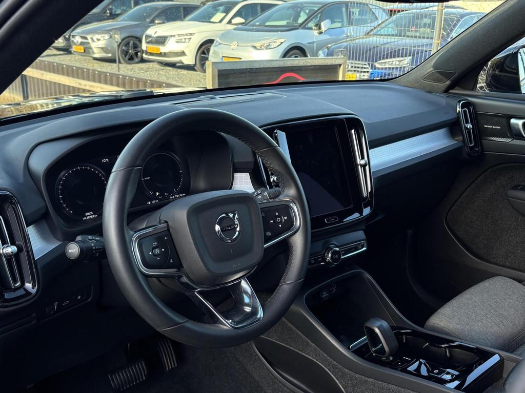 Volvo XC40 1.5 T4 Plug-in hybrid Plus Dark stuur vw panodak, Adaptive Cruise Control, Euro 6, 129 pk, Zwart