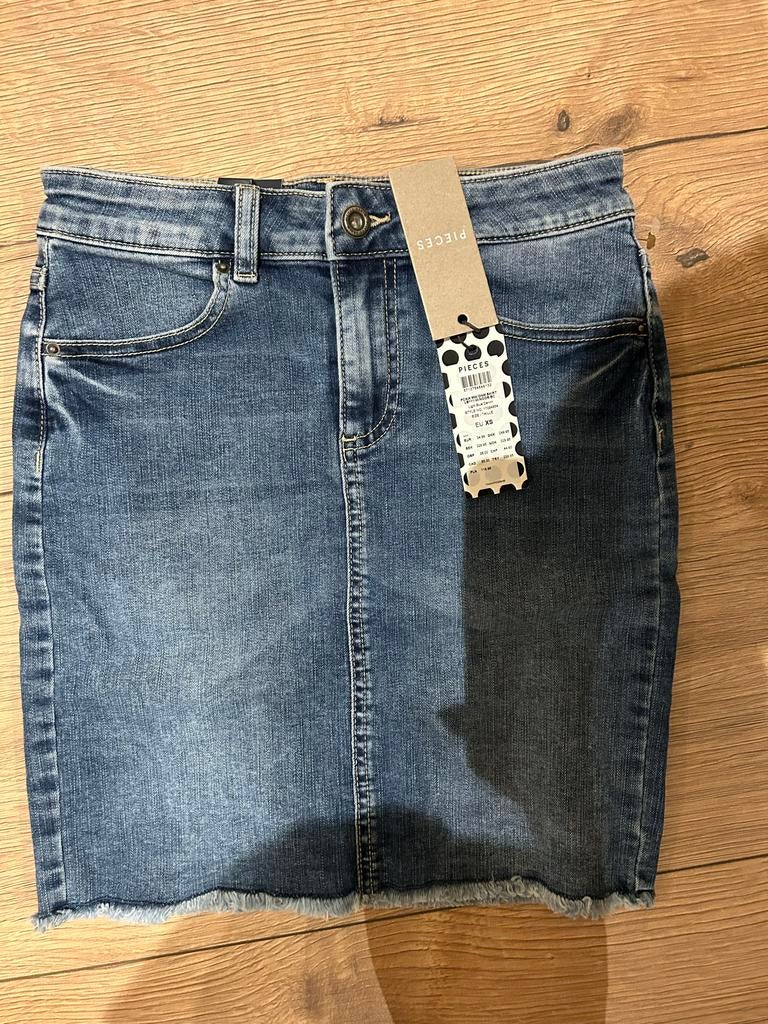 Pieces denim rokje XS nieuw met kaartje, Kleding | Dames, Rokken, Blauw, Nieuw, Ophalen of Verzenden, Maat 34 (XS) of kleiner