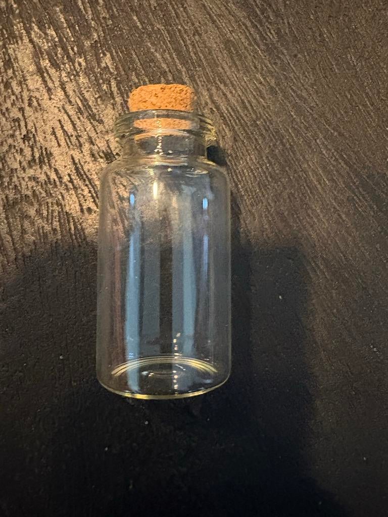 Mini glazen flesje met kurk - 5cm hoog, 2,5cm breed, Hobby en Vrije tijd, Ophalen of Verzenden, Nieuw, Overige typen