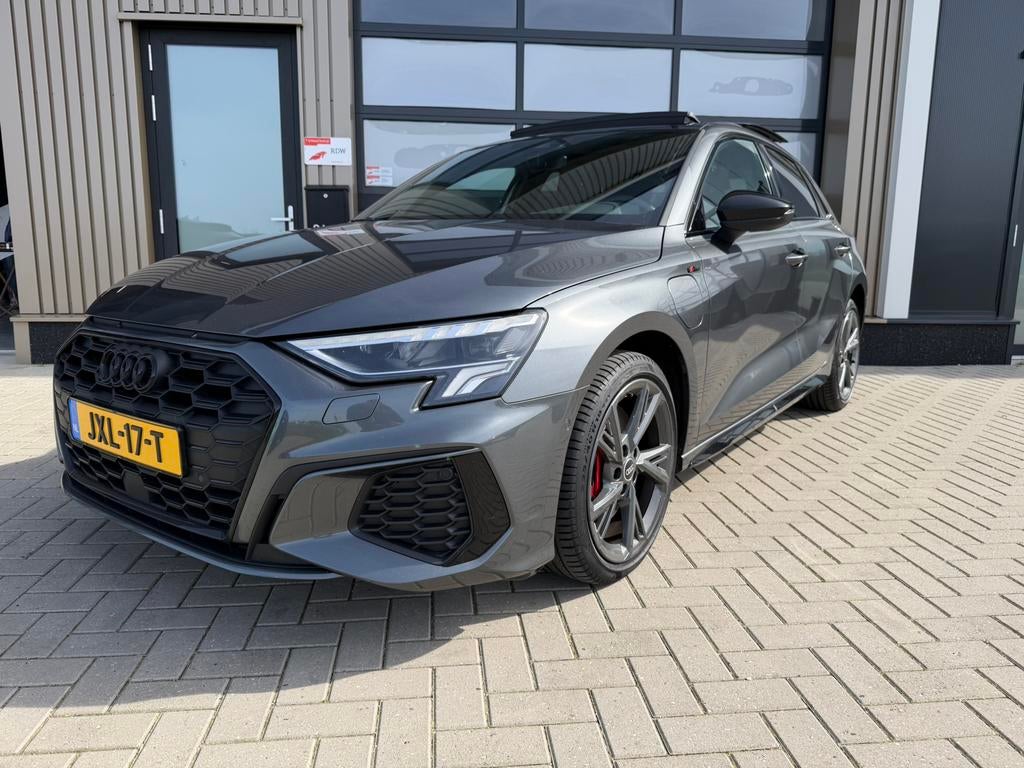Audi A3 Sportback 45 TFSI 245pk S-line 2022 RS|Pano|SfeerBTW, 77 km/l, 4 cilinders, Leder en Stof, Plug-in hybride