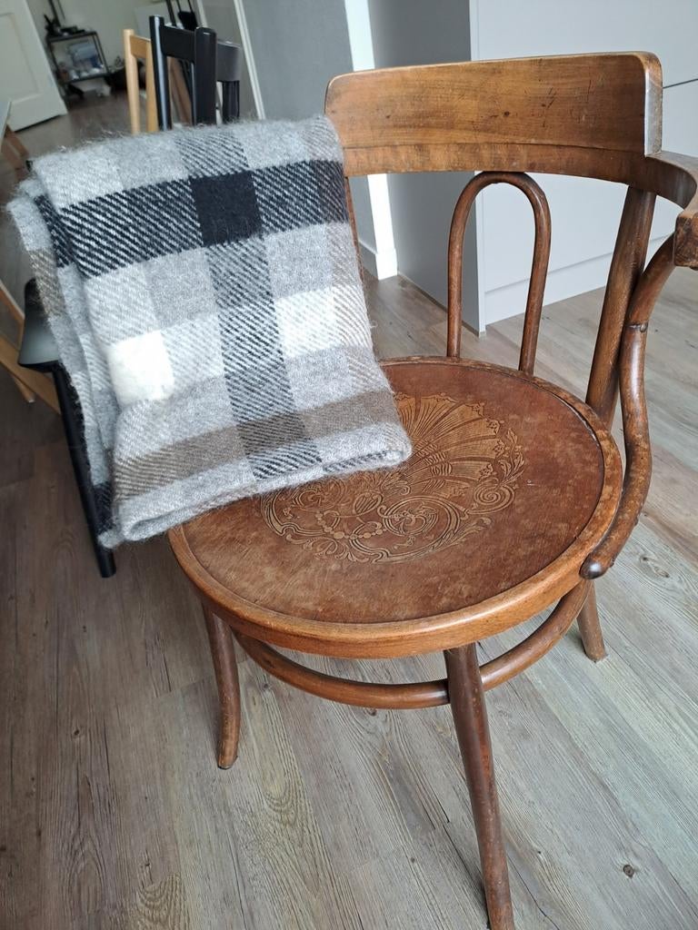 Antiek café stoel, Antiek en Kunst, Antiek | Meubels | Stoelen en Banken, Ophalen