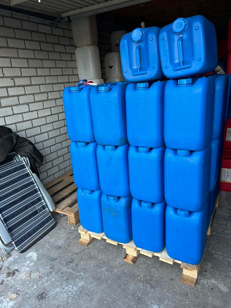 Jerrycans 20 liter un gekeurd €2.96 per stuk, Tuin en Terras, Regentonnen, Ophalen, Zo goed als nieuw