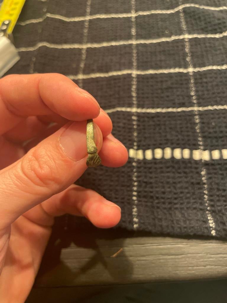 Romeinse bronzen ring met bladmotief, 1e-4e eeuw n.Chr., Ophalen of Verzenden, Brons, Ring