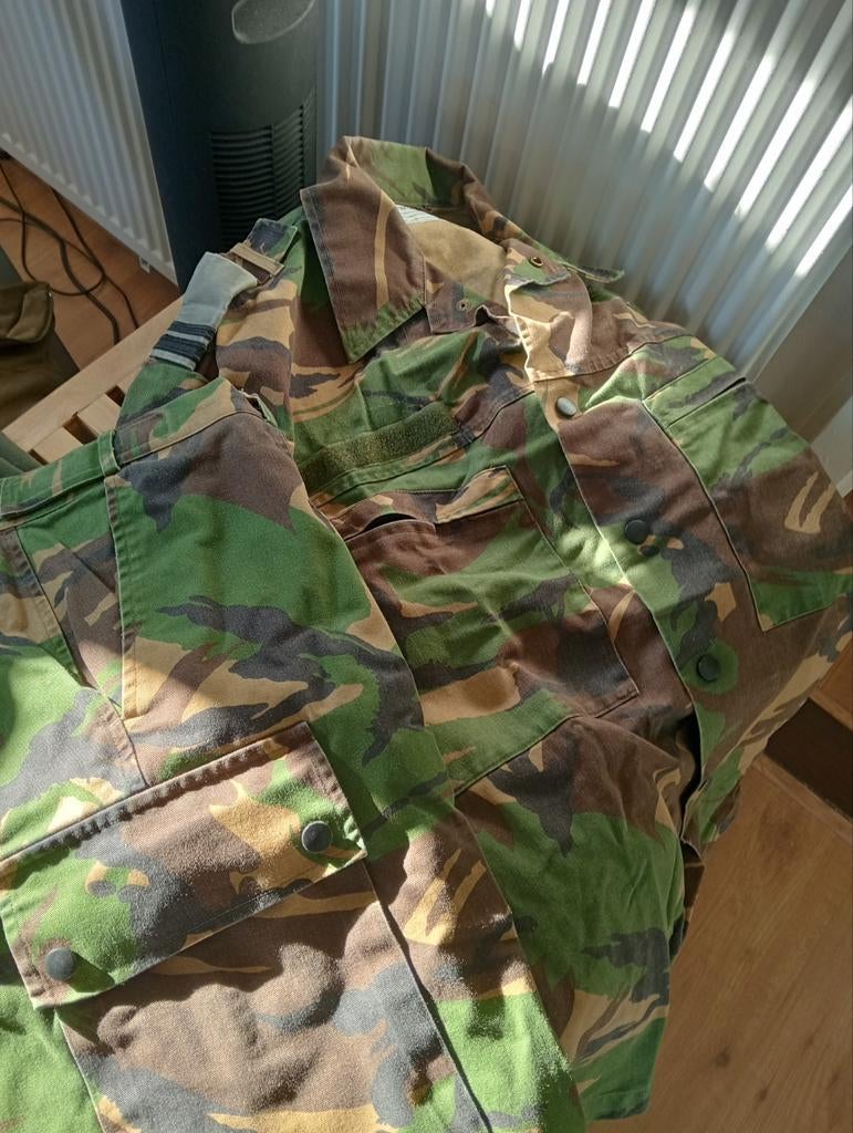Militaire kleding, camouflage en DT en avond baadje., Ophalen of Verzenden, Luchtmacht, Overige gebieden, Kleding of Schoenen