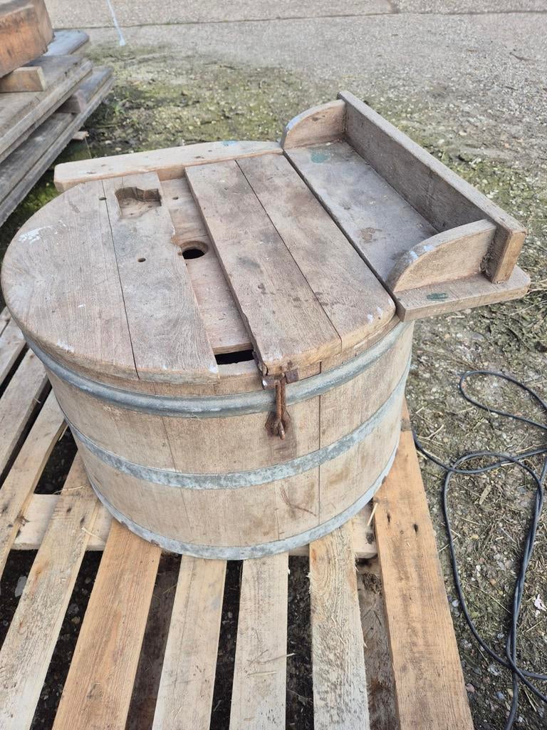 Oude teakhouten wastobbe, Ophalen