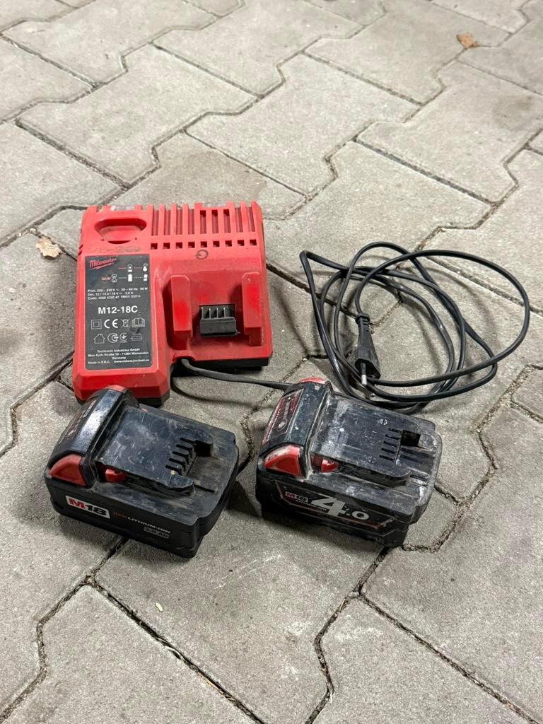 Milwaukee accu’s en lader 3.0ah 4.0ah M18, Ophalen of Verzenden, Gebruikt