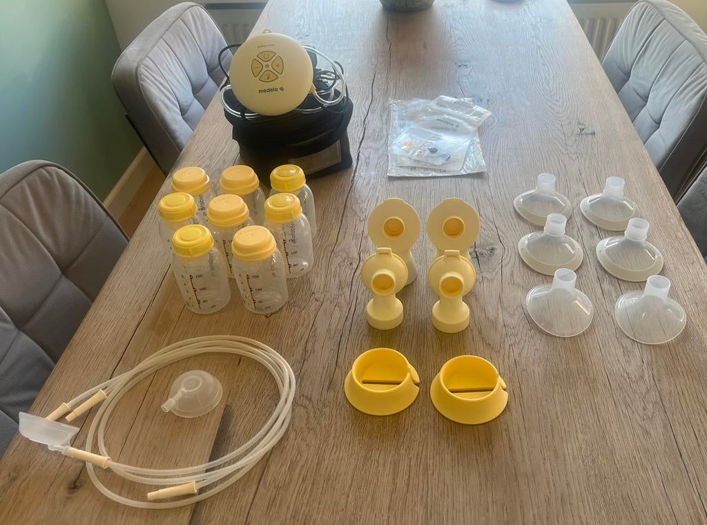 Madela Swing electrische borstkolf +  ( baby) accessories, Ophalen, Zo goed als nieuw, Borstkolf