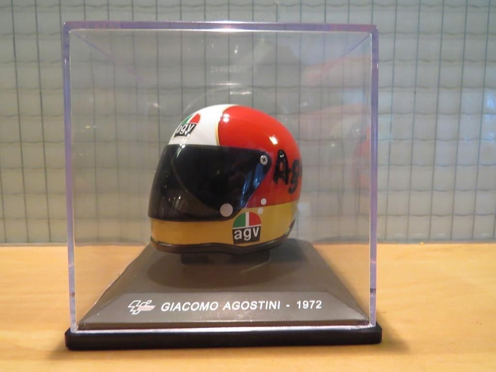 Giacomo Agostini AGV helmet 1972 1:5, Serviceclientele@altaya.be, Overige typen, Nieuw, 08034 Barcelone