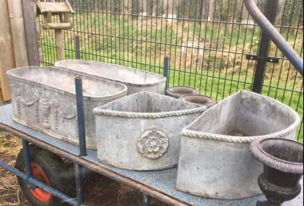 OUDE PLANTENBAK VAN LOOD, Ophalen