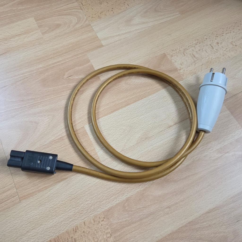 Van den Hul M.C. The Mainserver Powercord - 1.5mtr, Ophalen of Verzenden, Zo goed als nieuw, Minder dan 2 meter, Overige kabels