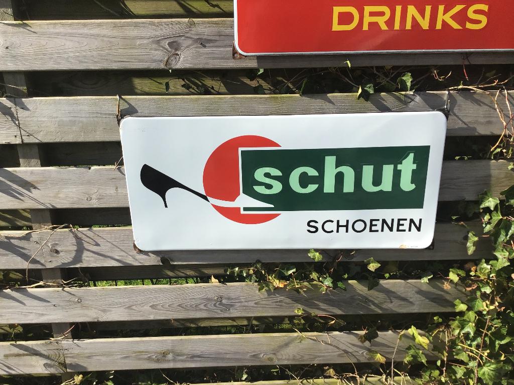 Schut Schoenen emaille reclamebord, Ophalen, Gebruikt, Reclamebord