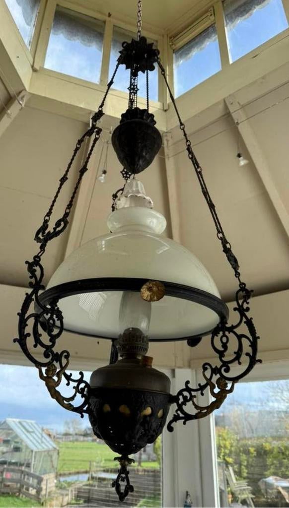 Antieke hangende petroleumlamp opaline kap, Antiek en Kunst, Antiek | Lampen, Ophalen